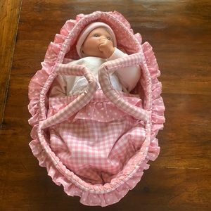 Lee Middleton Collector’s Doll 081595 1996 with carrying cradle 💝